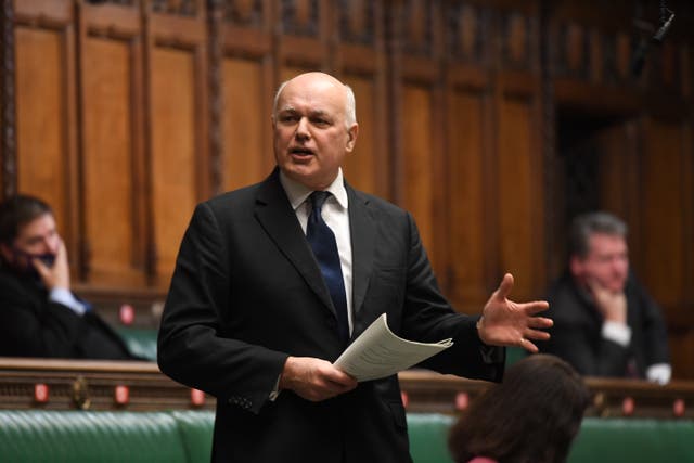 <p>Sir Iain Duncan Smith leads six former cabinet ministers opposed to the cut </p>