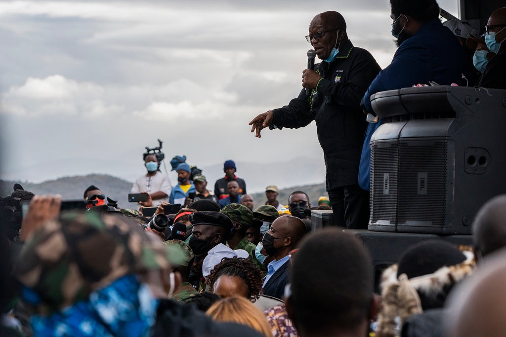 Jacob Zuma supporters form â€˜human shieldâ€™ to stop South African ex-presidentâ€™s arrest