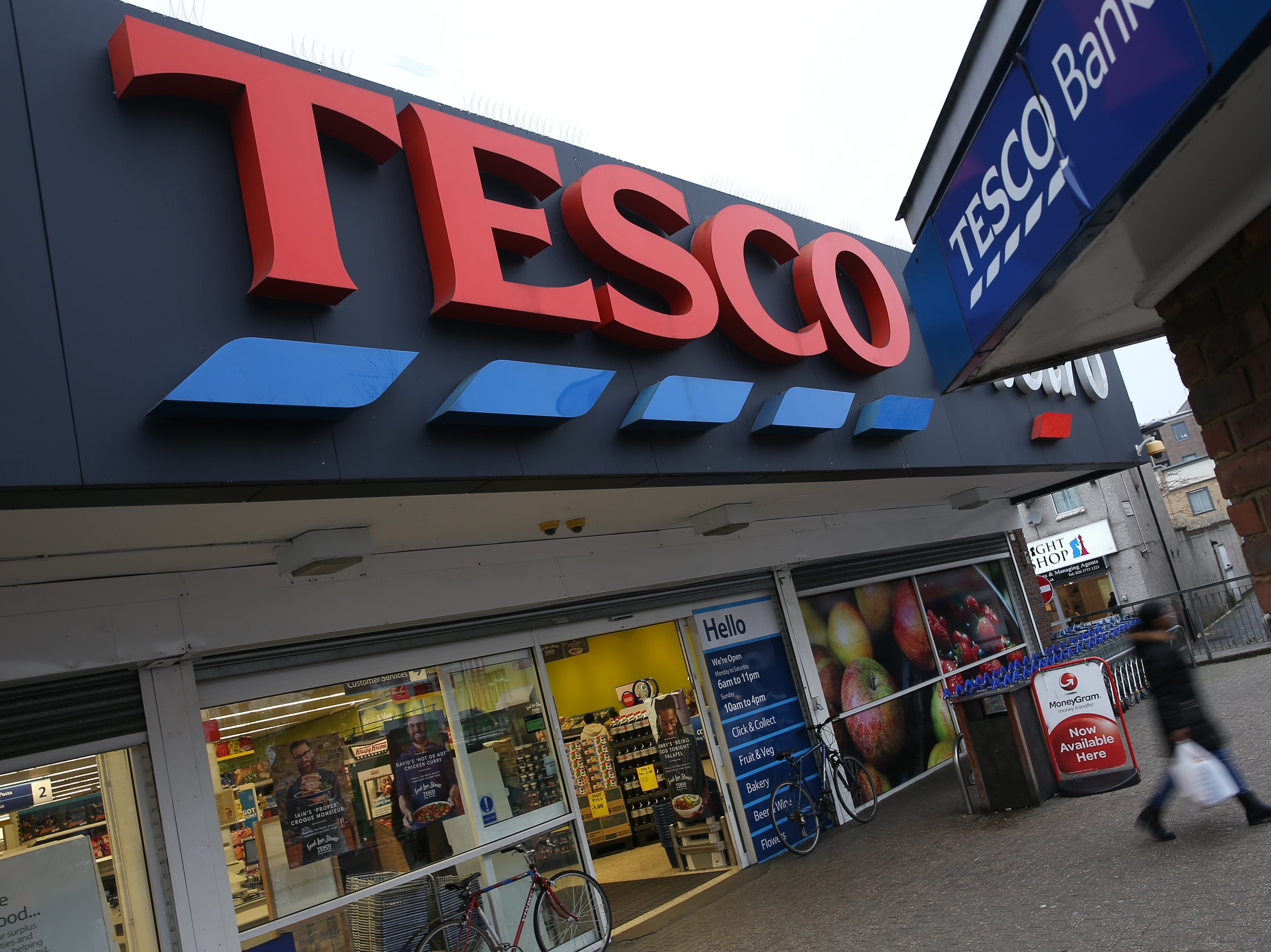 Awkwardly placed motivational message in Tesco toilet leaves customer