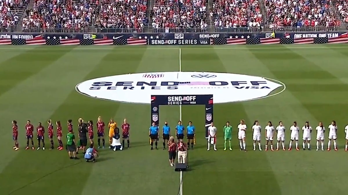 Women's national team hides U.S. Soccer logo during anthem in protest