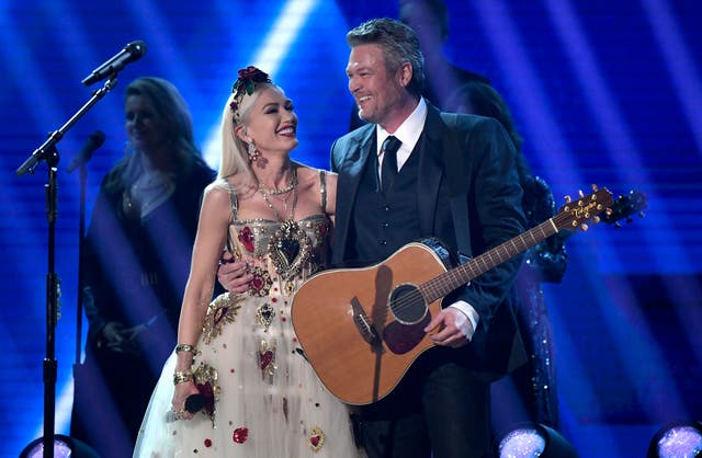 <p>Gwen Stefani y Blake Shelton se presentan en el escenario durante la 62a Entrega Anual de los Premios GRAMMY en el Staples Center el 26 de enero de 2020 en los Ángeles, California.</p>