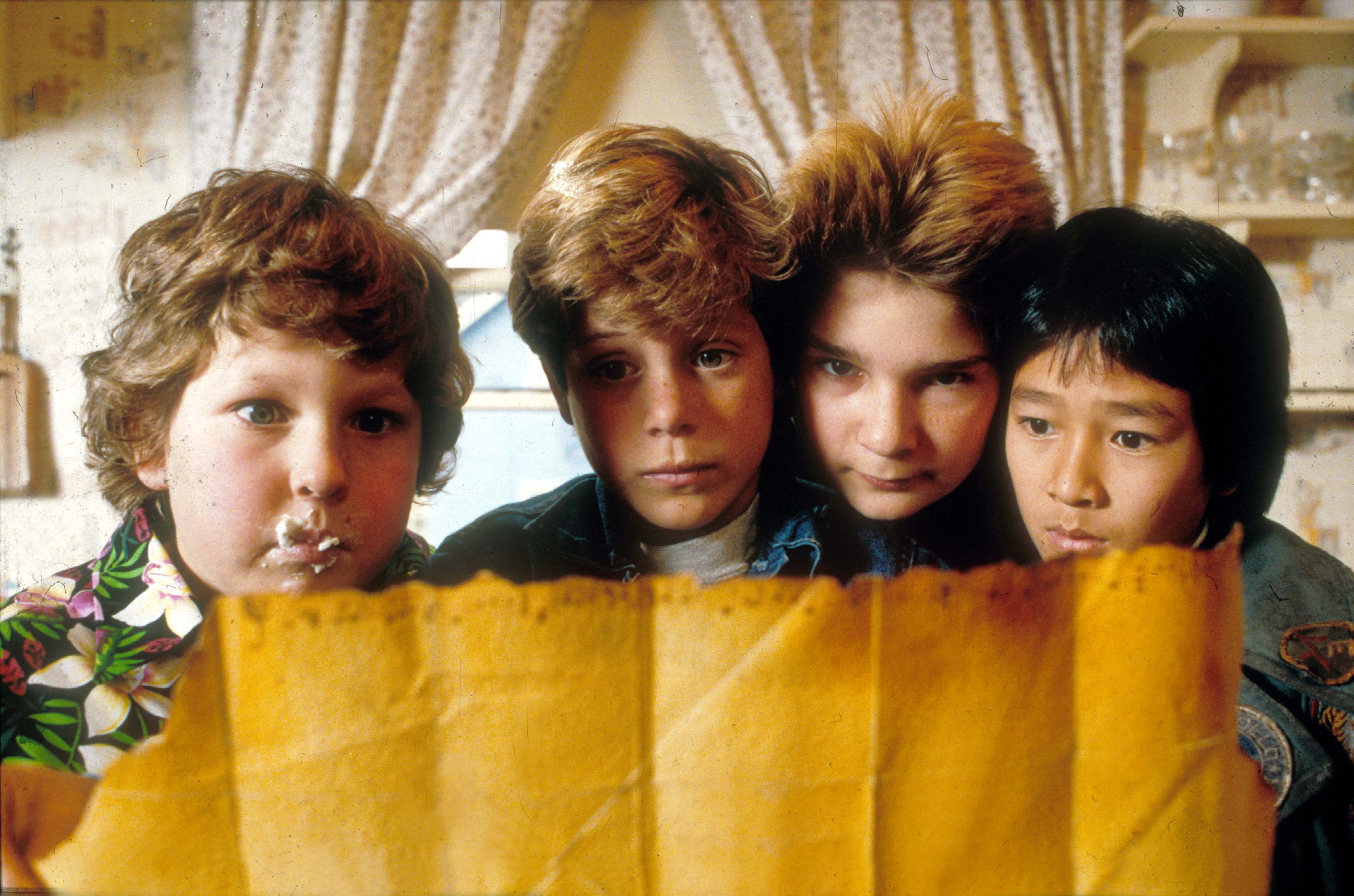 <p>Jeff Cohen, Sean Astin, Corey Feldman, Ke Huy Quan en Los Goonies (1985)</p>