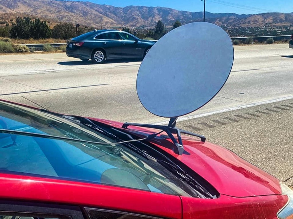 Driver with SpaceXâ€™s Starlink antenna fixed to his car said dish blocks vision â€˜only when I makes right turnsâ€™