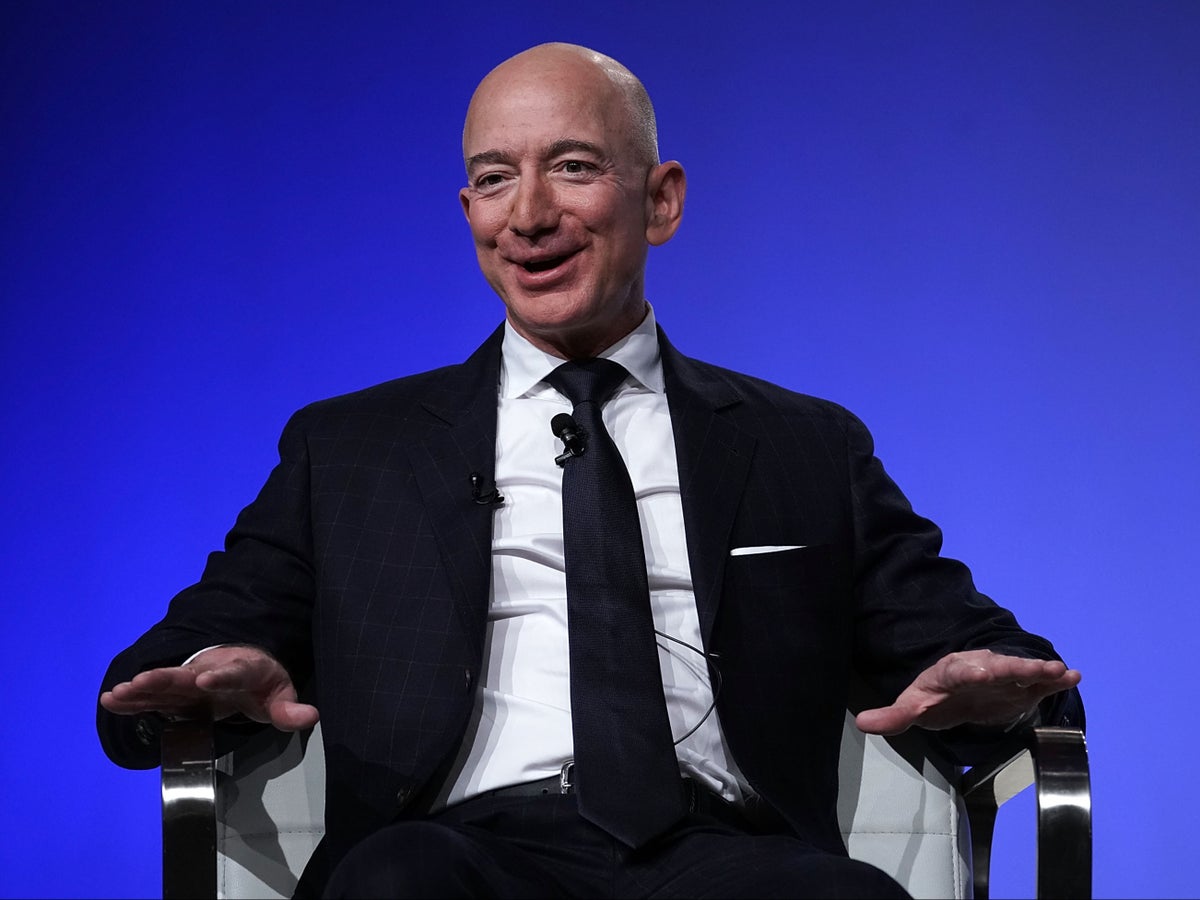 More Than 160 000 People Sign Petition To Stop Jeff Bezos From Returning To Earth Indy100