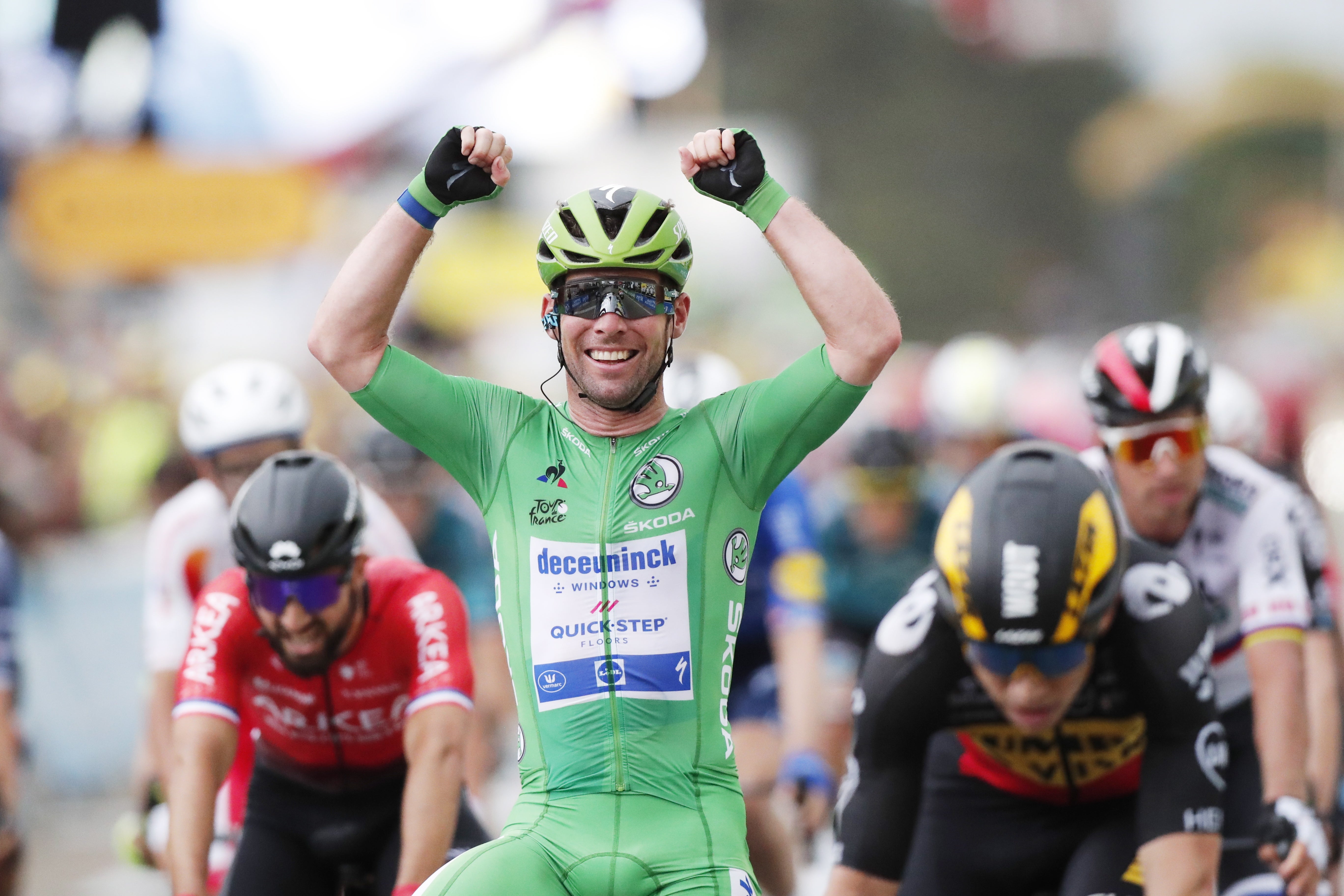 <p>Mark Cavendish celebrates on the finish line</p>