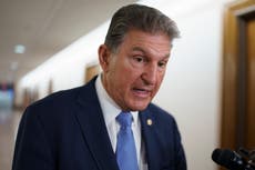 Manchin meets with Texas Democrats in Washington to discuss voting rights