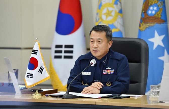 Air force chief Lee Seong-yong has resigned over a separate sexual harassment case involving an officer and his female colleague that ended in her suicide