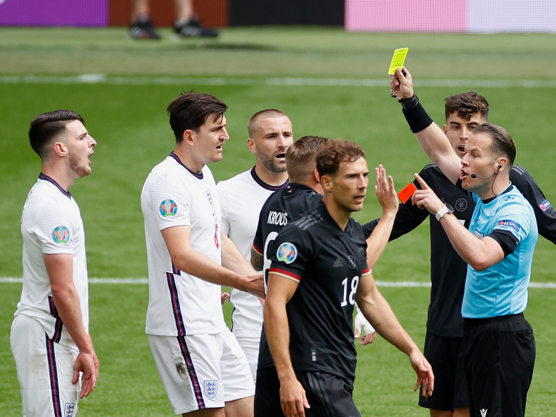 Danny Makkelie shows Declan Rice a yellow card