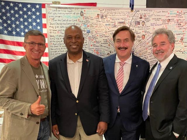 <p>Former Trump National Security Advisor Mike Flynn posted a photo on Telegram of himself posing with other in front of a bizarre whiteboard filled with names and arrows. </p>