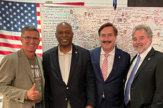 <p>Former Trump National Security Advisor Mike Flynn posted a photo on Telegram of himself posing with other in front of a bizarre whiteboard filled with names and arrows. </p>