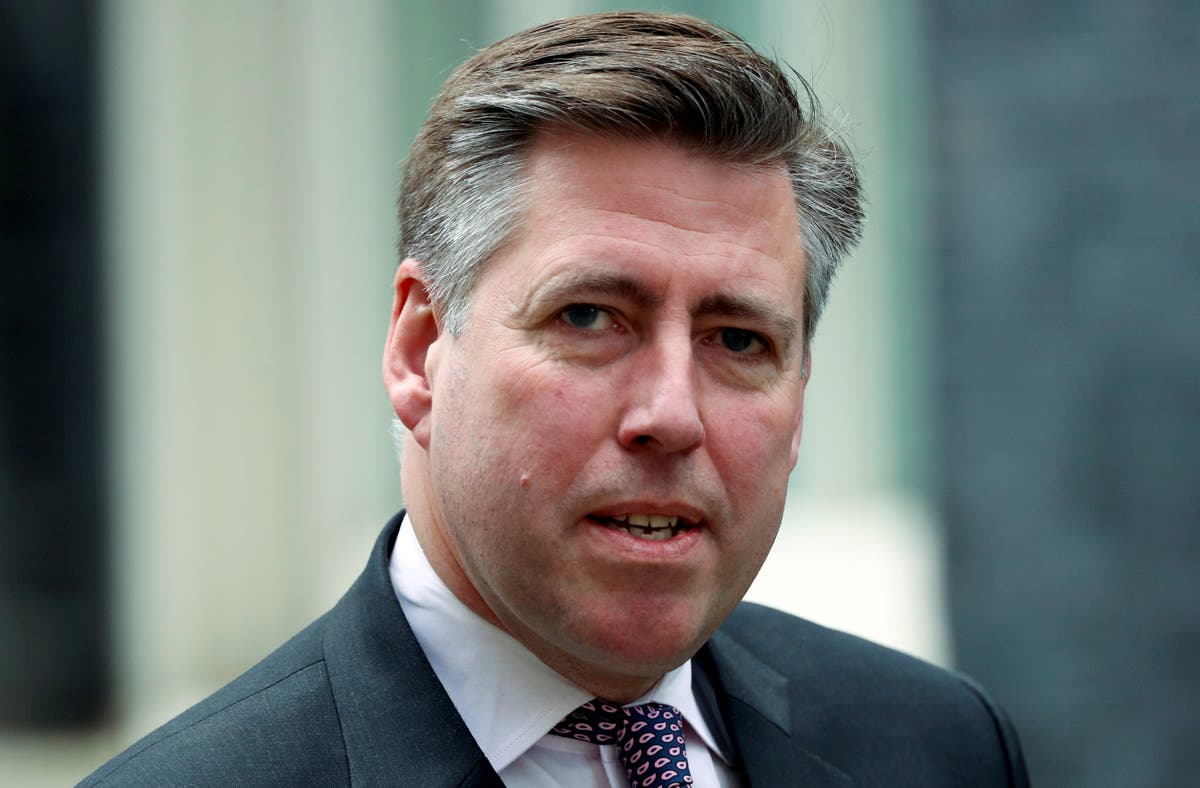 Tory MPs defy Boris Johnson by re-electing lockdown critic