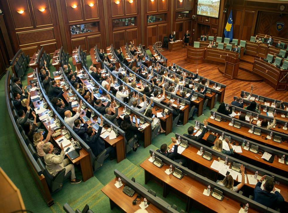 KOSOVO PARLAMENTO-SREBRENICA