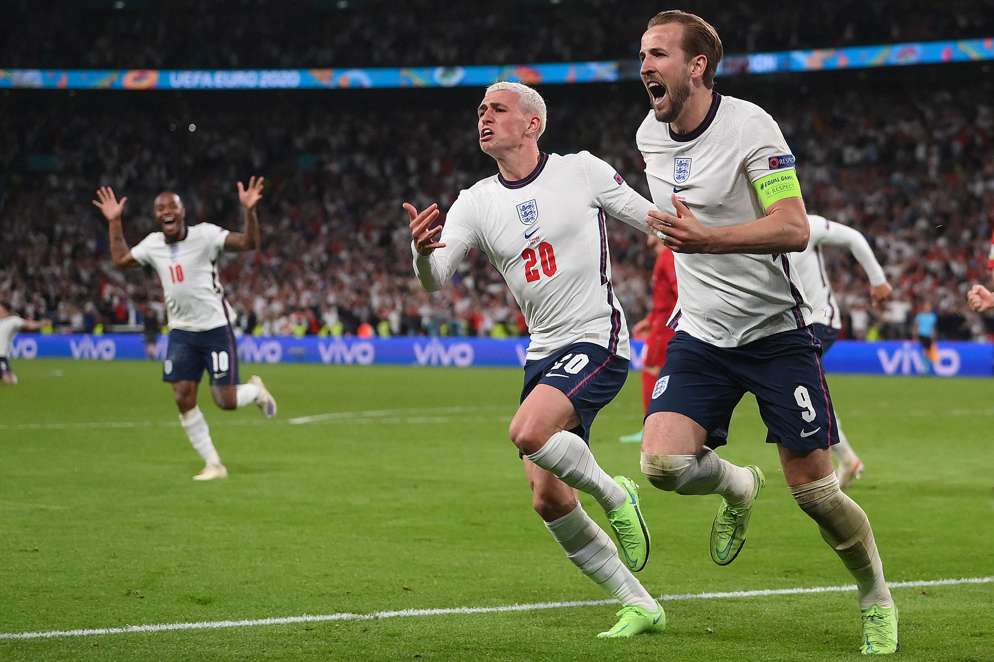 Football england netherlands. Футбол Англия. Футбол Чемпионат Англии. Три Льва Англия футбол.