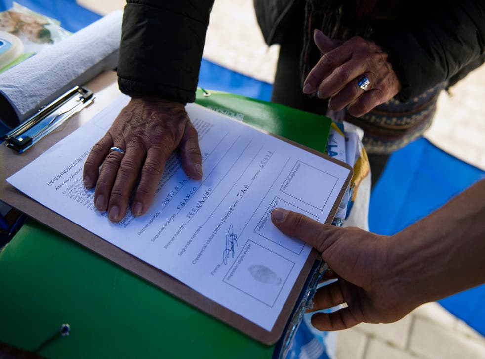 URUGUAY-LEY FIRMAS