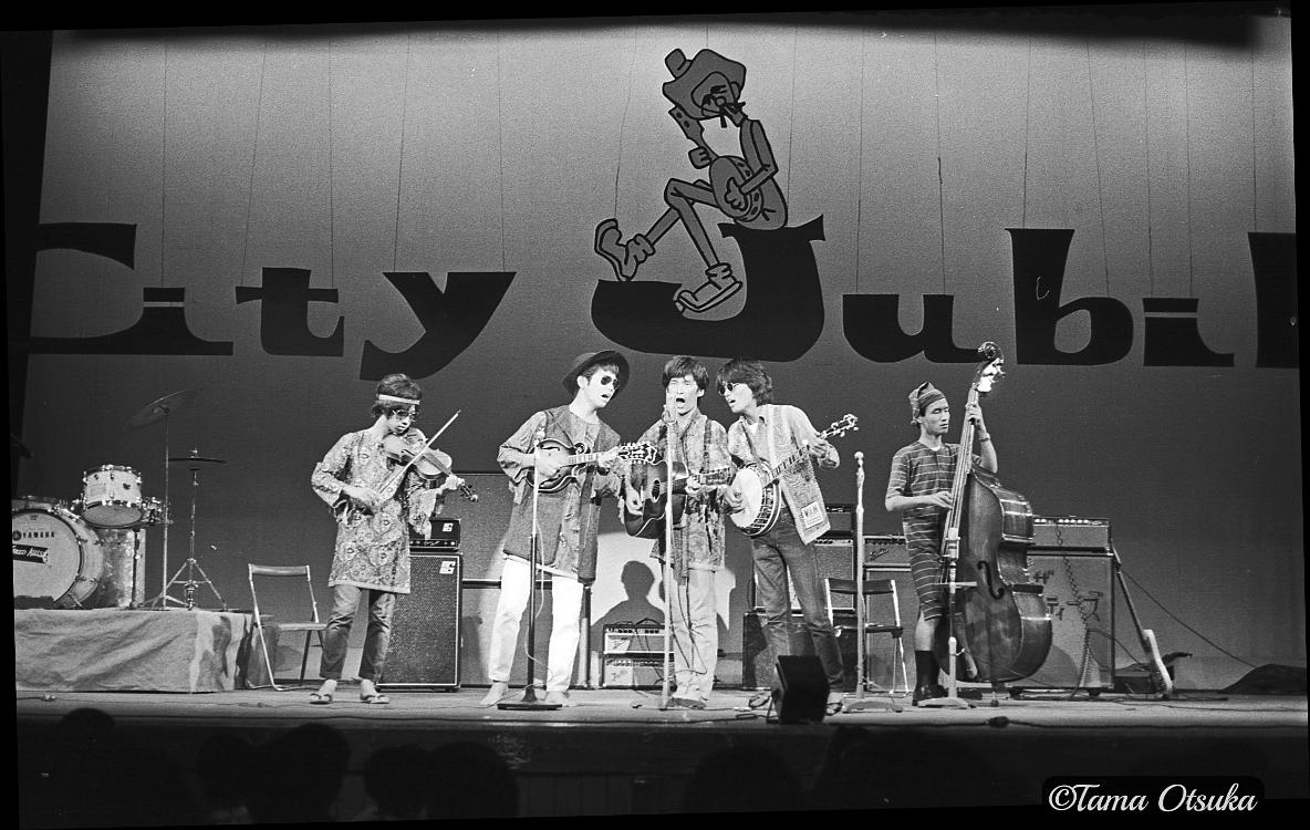 Bluegrass 45 captured in a vintage performance