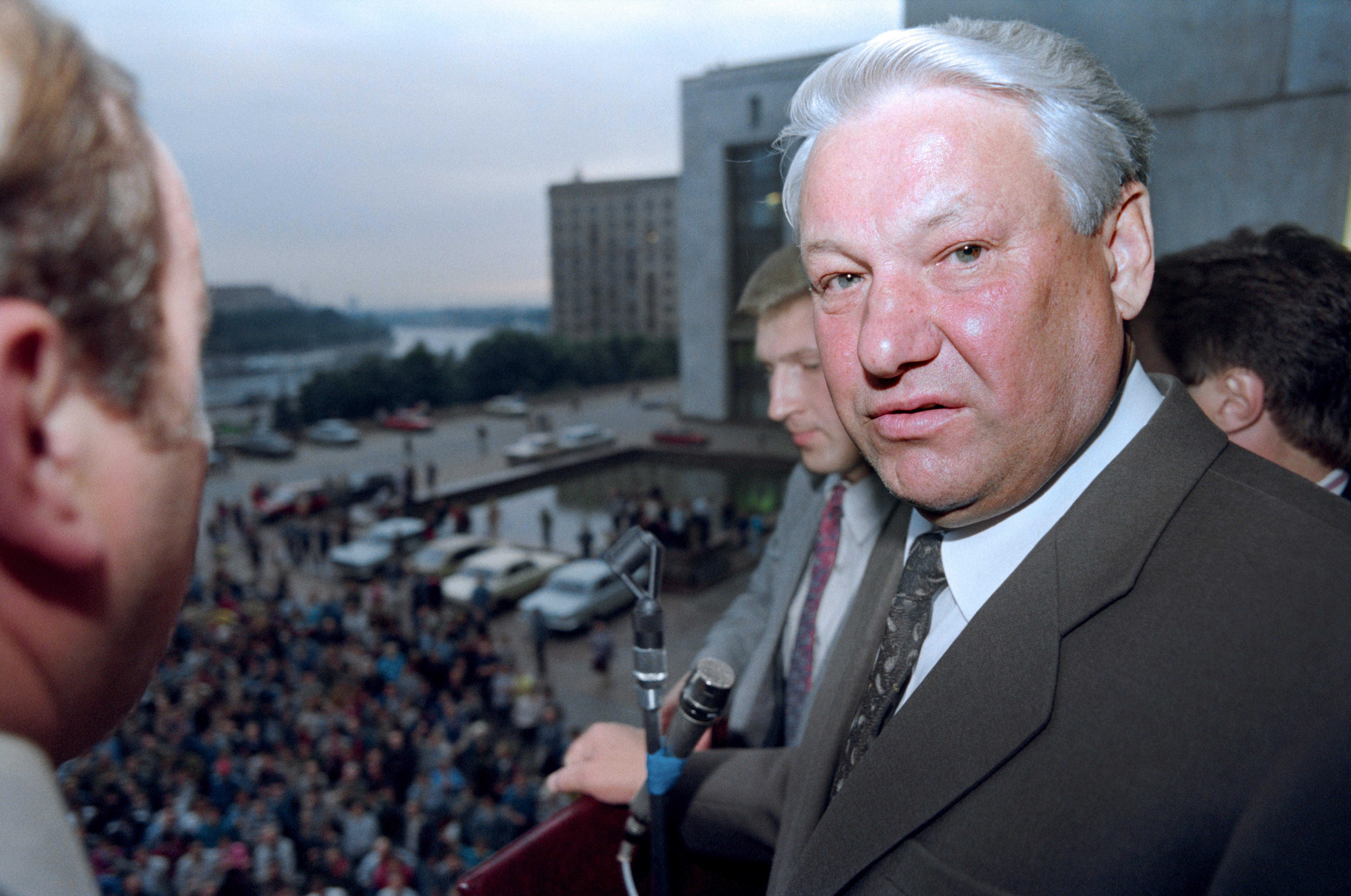 1991: Boris Yeltsin in front of his supporters, who gathered to protest against the military coup by communist hardliners to overthrow Gorbachev