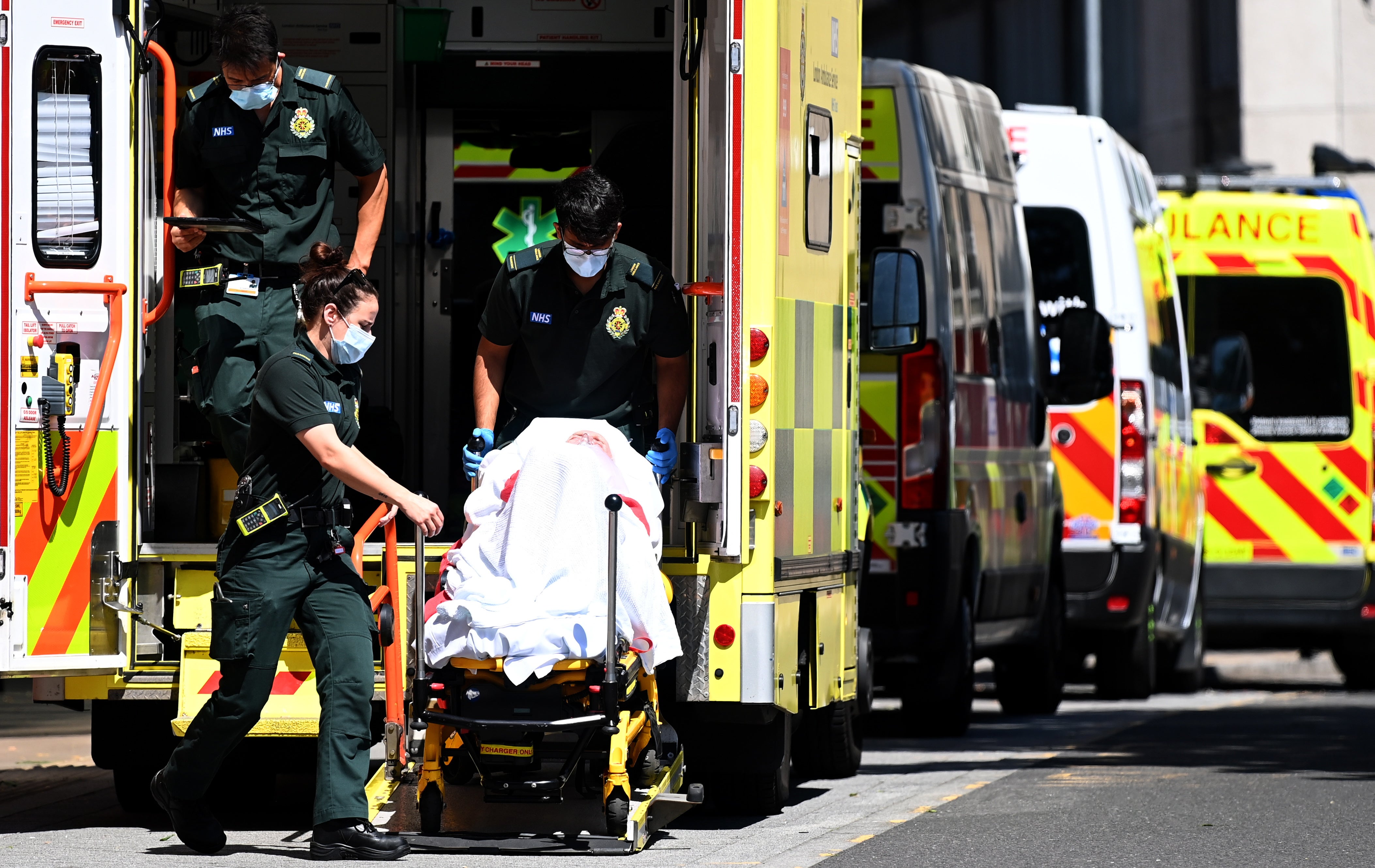 Coronavirus news – live: Delta variant cases rise by a third as Sunak urges workers to return to the office