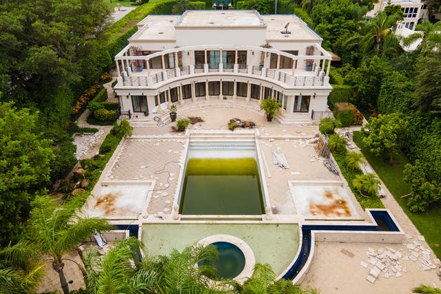 <p>Aerials show Ivanka Trump And Jared Kushner's new $24 million Miami Beach mega mansion which looks to be in need of some TLC</p>