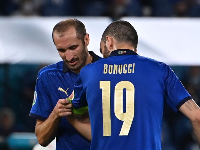 <p>Giorgio Chiellini passes the captain’s armband to Leonardo Bonucci</p>
