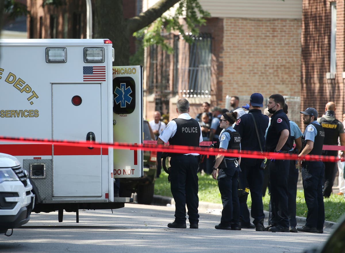 Officers shoot man while trying to arrest him in Chicago Chicago | The ...