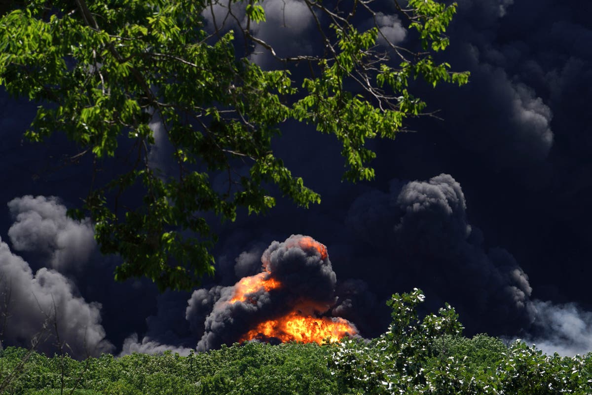 Illinois sues owner of plant where fire prompted evacuations