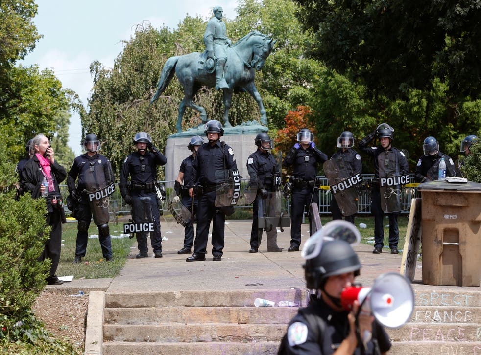 CHARLOTTESVILLE MONUMENTOS CONFEDERADOS