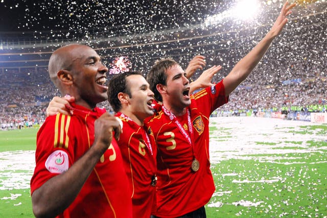 <p>Andrés Iniesta (centre) celebrates winning the European Championship in 2008</p>
