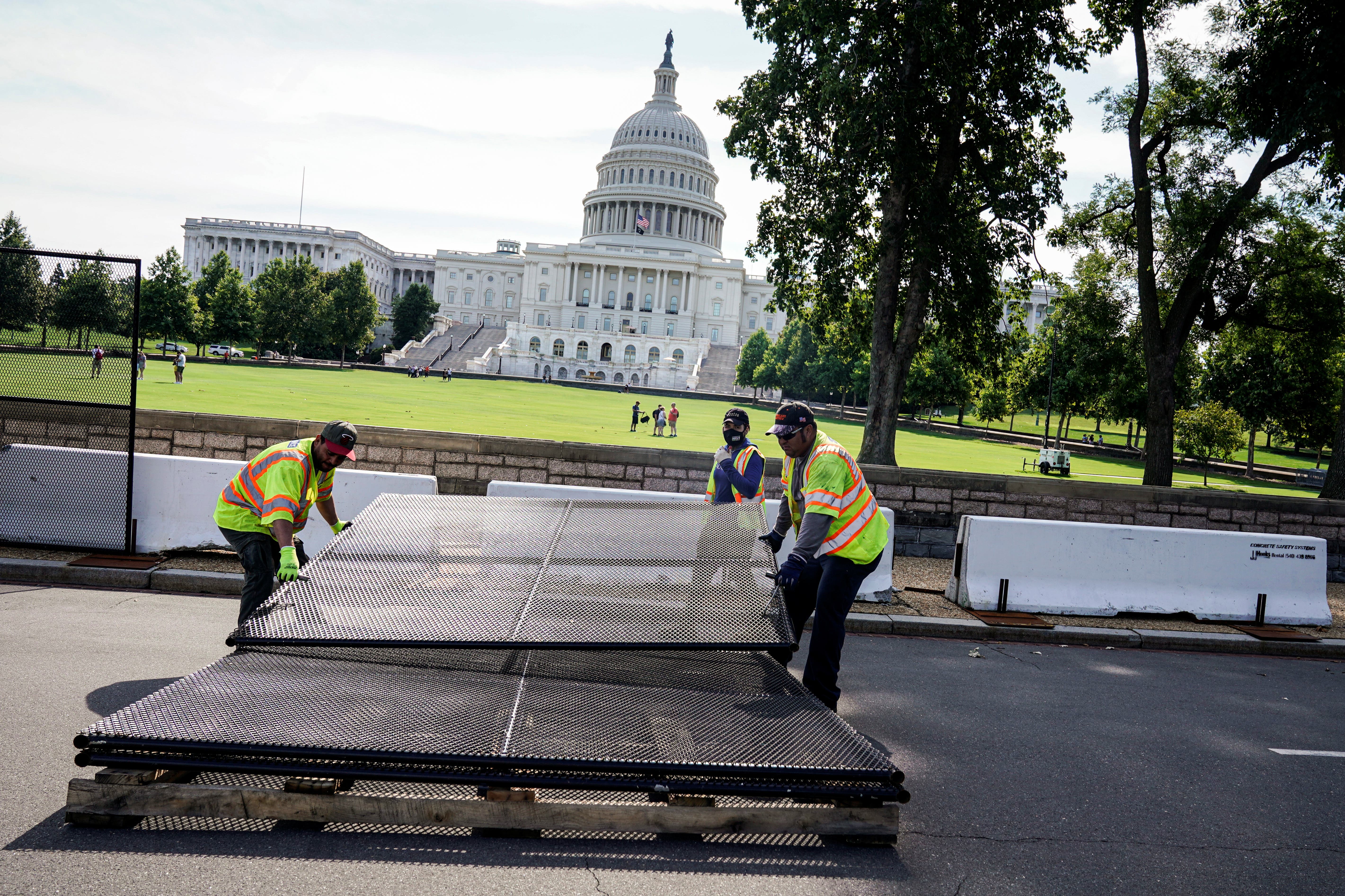 Fencing removed and crowds enter US Capitol ground for first time since 6 January riot - Vimarsana News