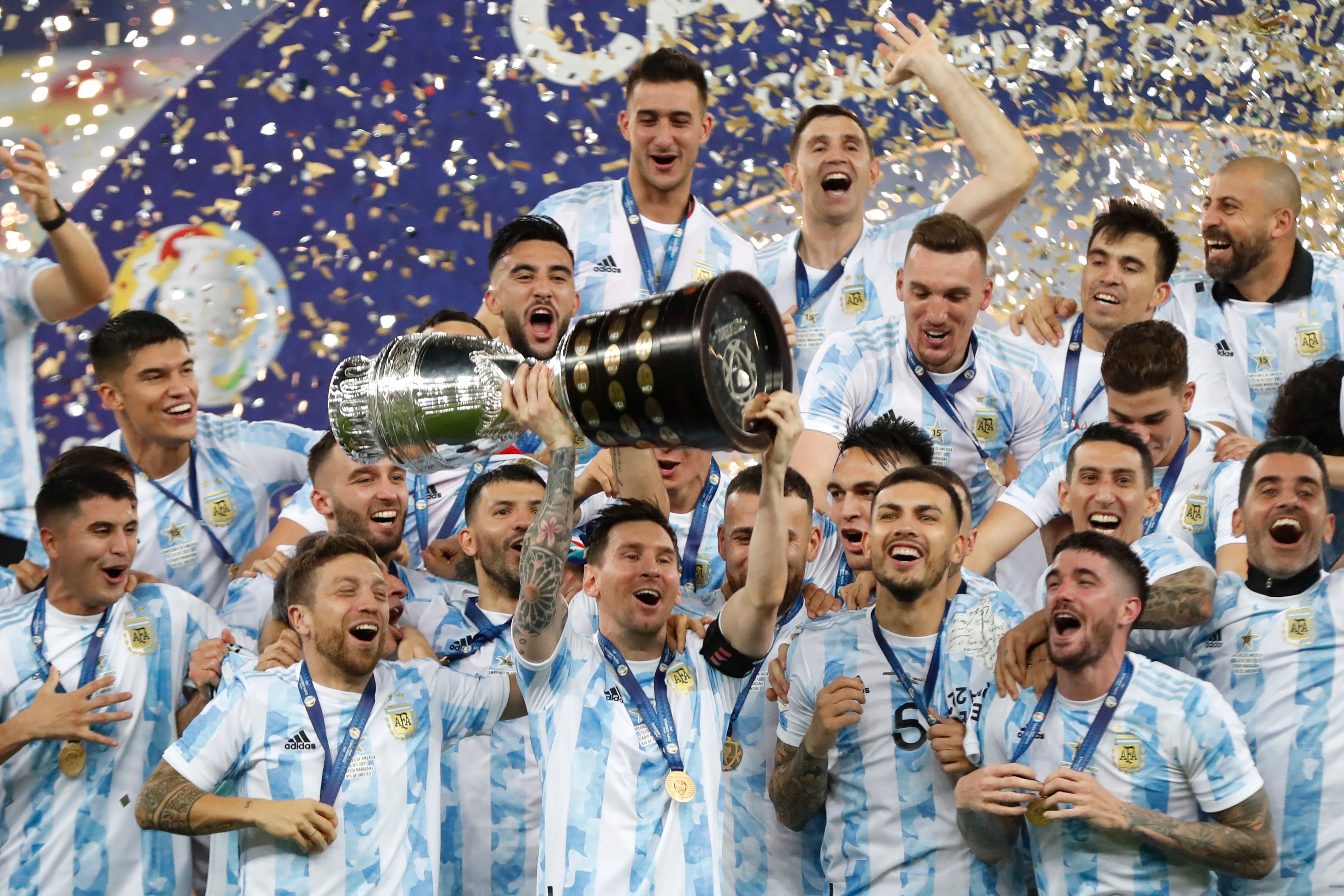 Lionel Messi lifts the Copa America trophy