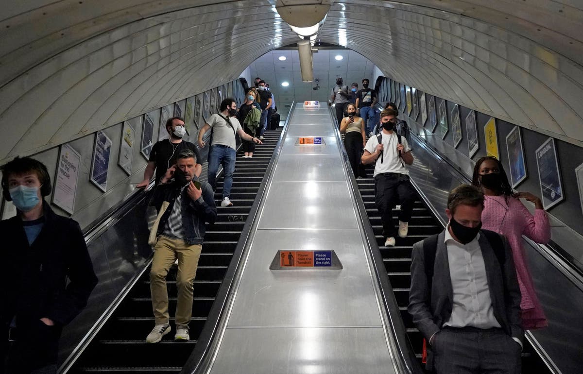 People &lsquo;expected&rsquo; to wear face masks in enclosed public spaces after 19 July under new guidance, vaccines minister says