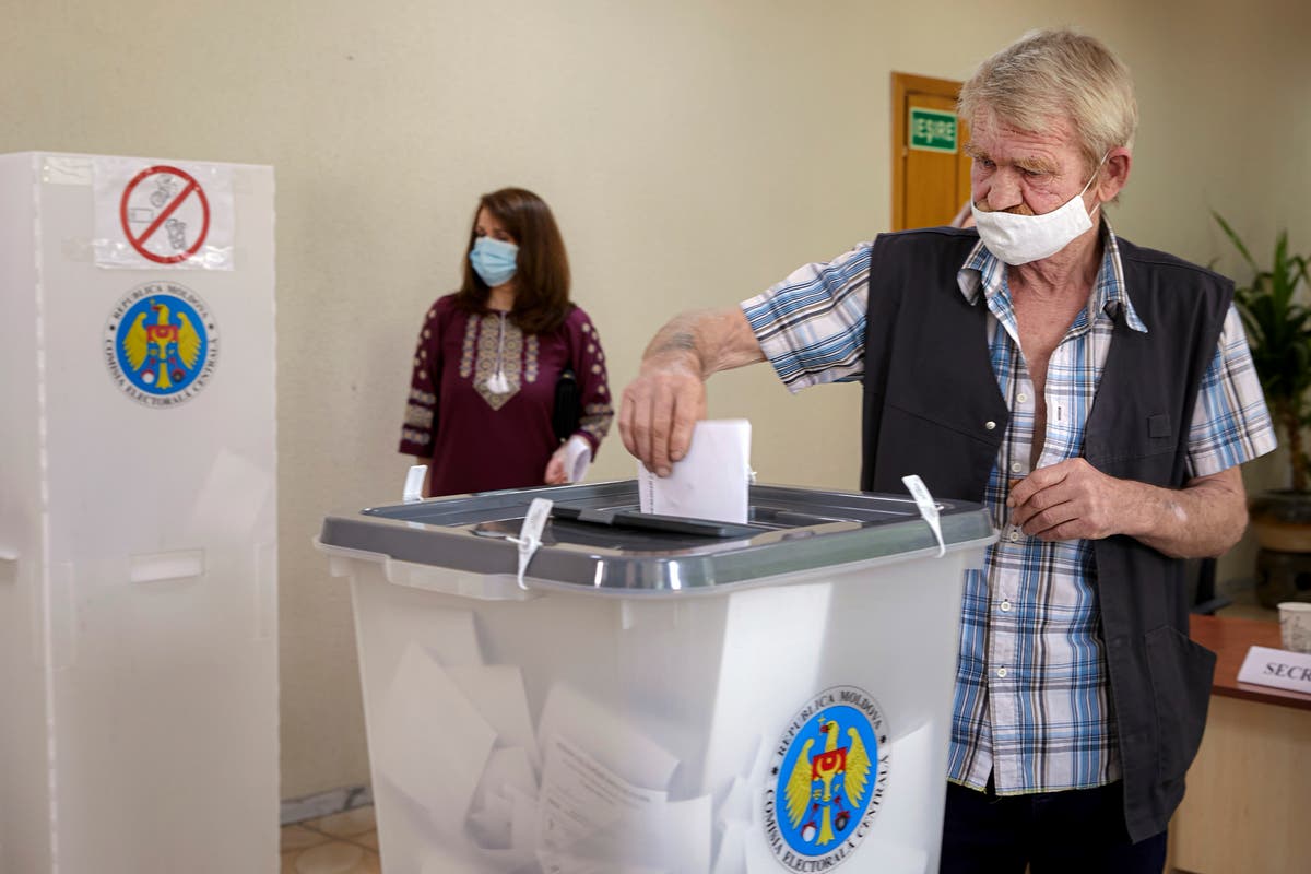 Moldovans cast ballots in election between East and West