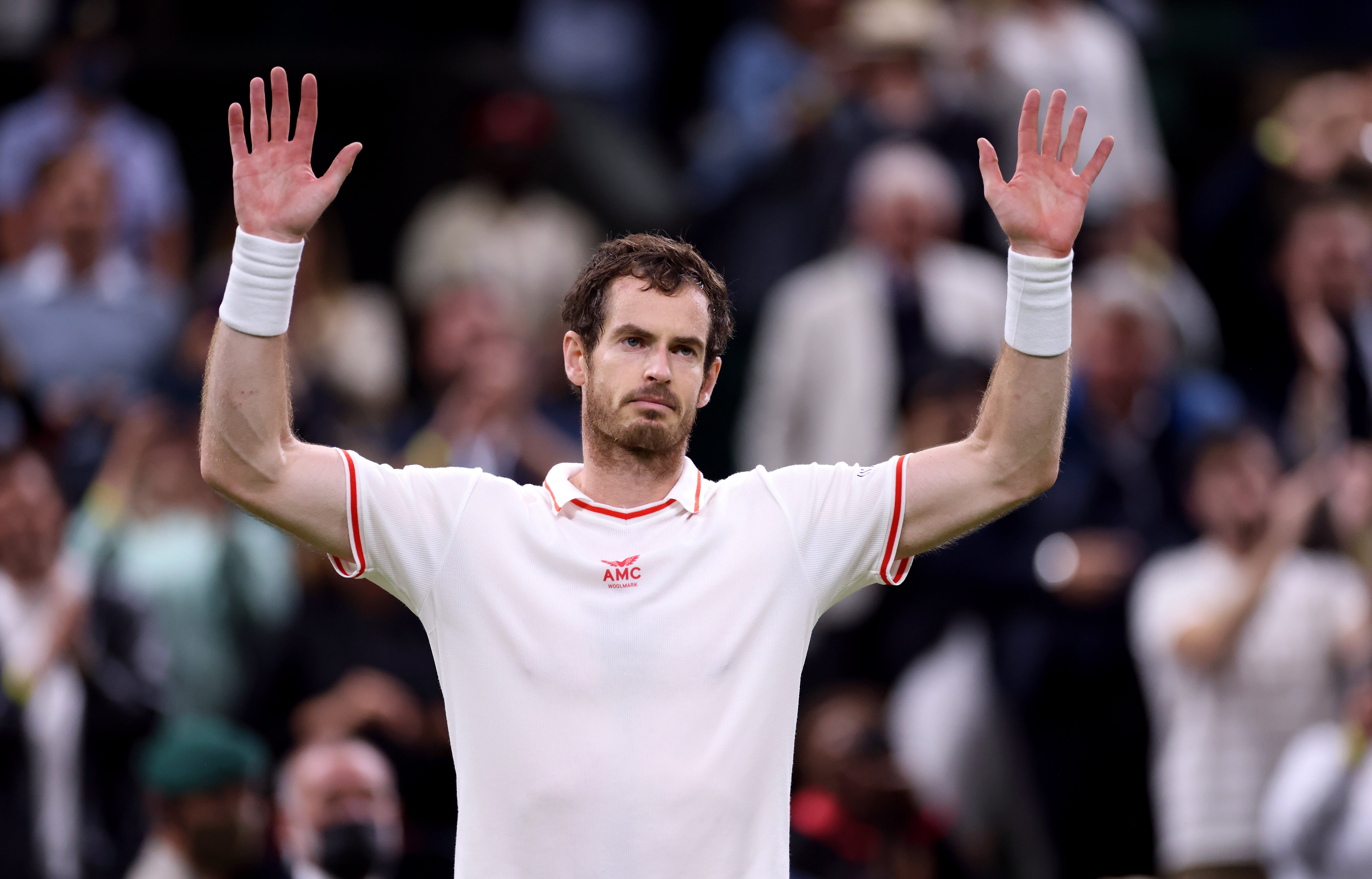 Andy Murray acknowledges the crowd