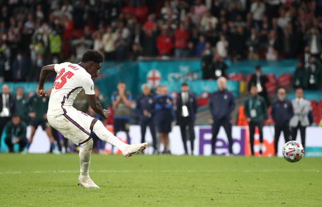 <p>Bukayo Saka misses his penalty against Italy in the Euro 2020 final</p>