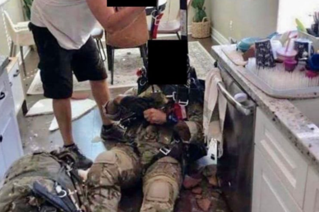 <p>Paracaidista del ejército británico se estrella contra el techo y llega a una casa en California durante un ejercicio de entrenamiento</p>