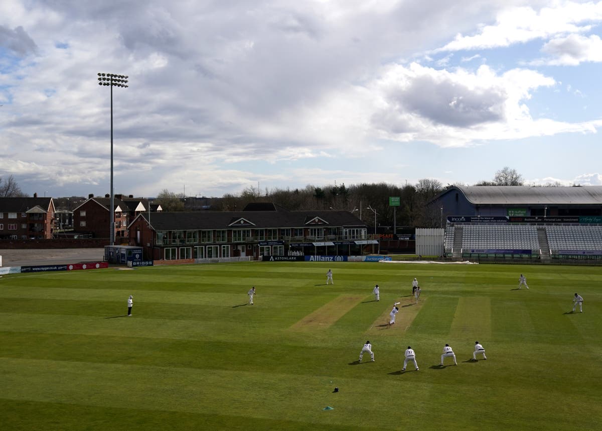 Essex title hopes all but over as Covid case sees Derbyshire clash abandoned