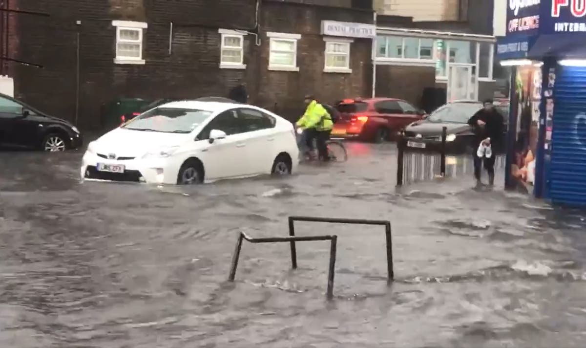 UK weather: Flash floods cause travel chaos before temperatures expected to hit 28C