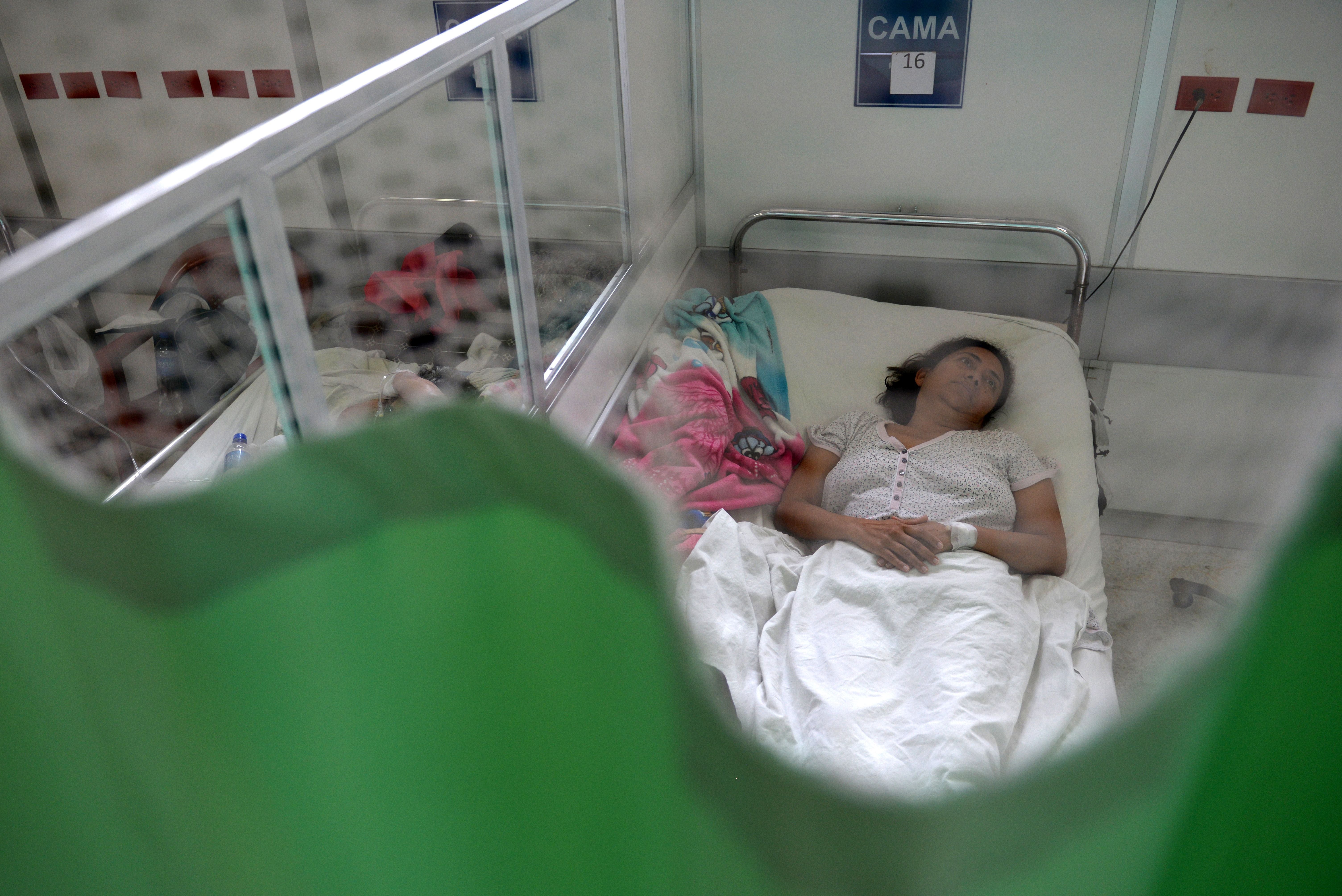 A patient suffering from the Guillain-Barre neurological syndrome recovers in the neurology ward of the Rosales National Hospital in San Salvador, on 27 January, 2016
