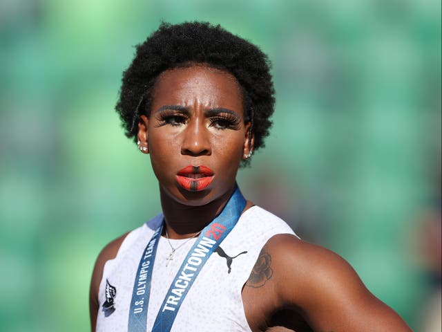 <p>Gwendolyn Berry celebra su tercer puesto en la final de lanzamiento de martillo femenino el día nueve de las pruebas por equipos de atletismo olímpico de EE. UU. 2020 en Hayward Field el 26 de junio de 2021</p>