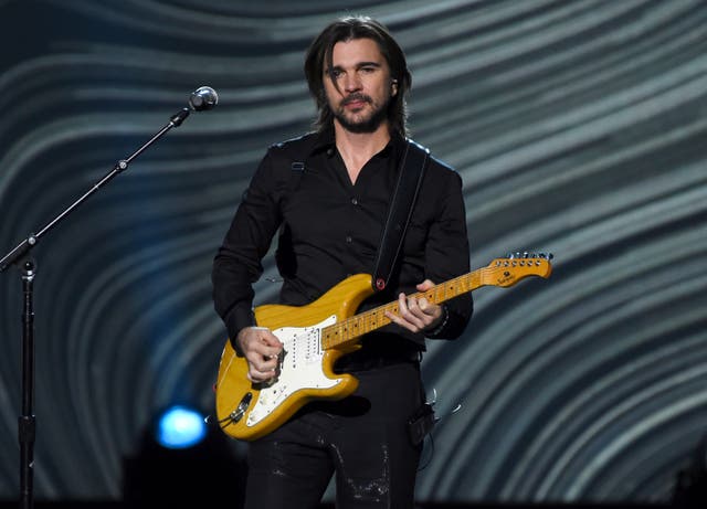 JUANES-GIRA