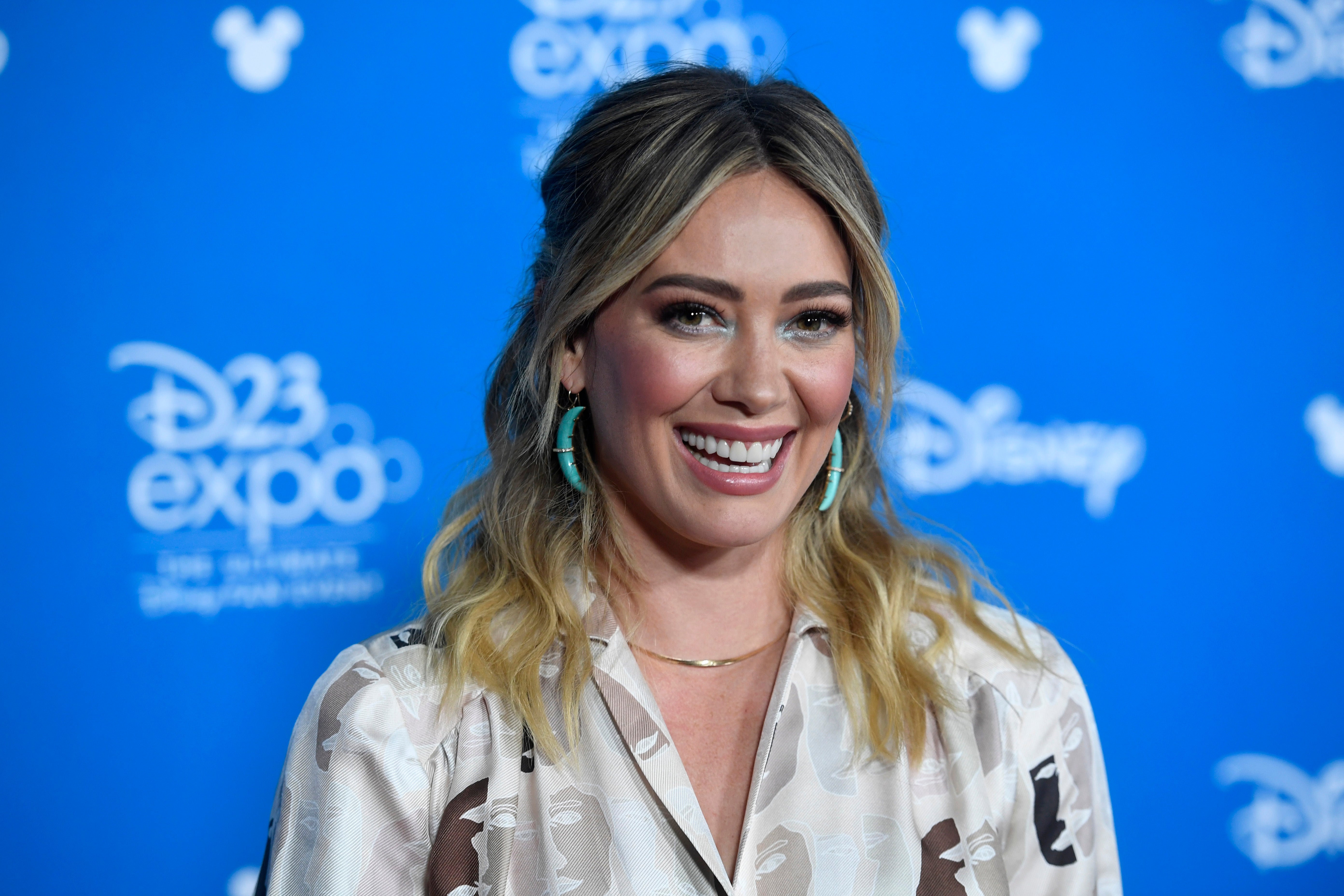 Hilary Duff shares photos from home birth of daughter Mae