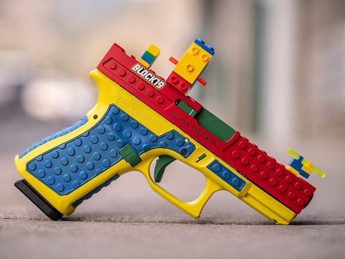 Lego le dice a una que deje de vender armas personalizadas que parecen de juguete | Independent Español