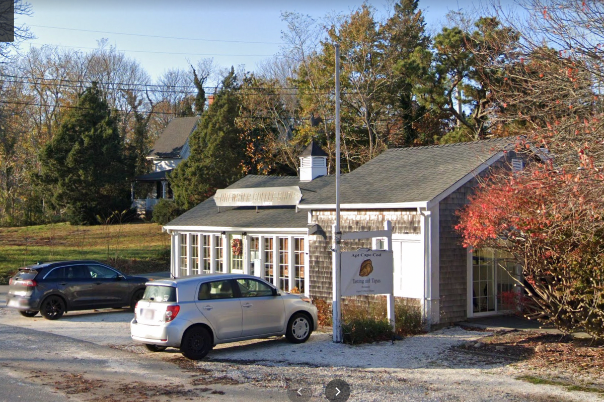 Restaurant shuts down for 'day of kindness' after customers bring staff ...