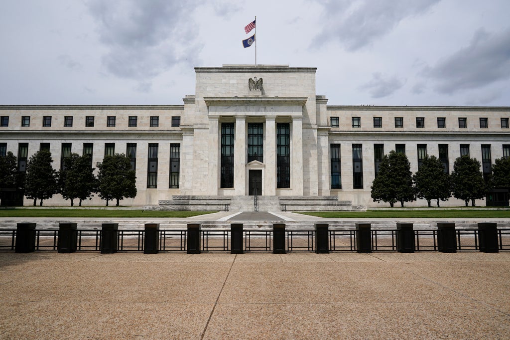 Fed survey: US economy strong but hindered by bottlenecks