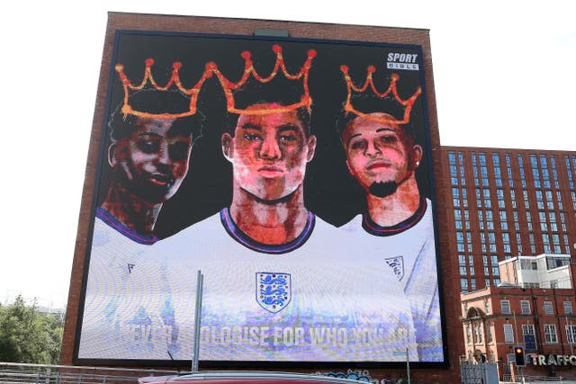 <p> A giant mural in support of the three England footballers Marcus Rashford, Jadon Sancho and Bukayo Saka has been unveiled in Manchester</p>