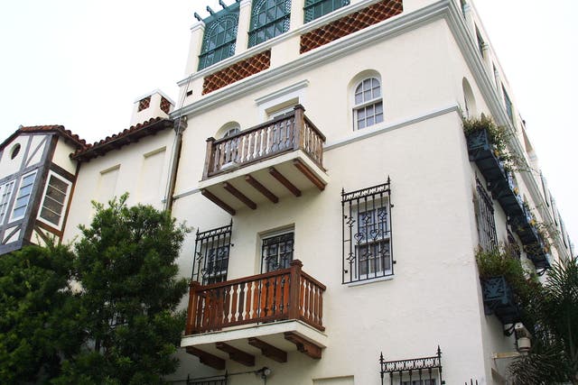 <p>Casa Casuarina, la antigua residencia de Gianni Versace antes de ser asesinado, fue fotografiada el 15 de agosto de 2001 en Miami Beach, Florida.</p>