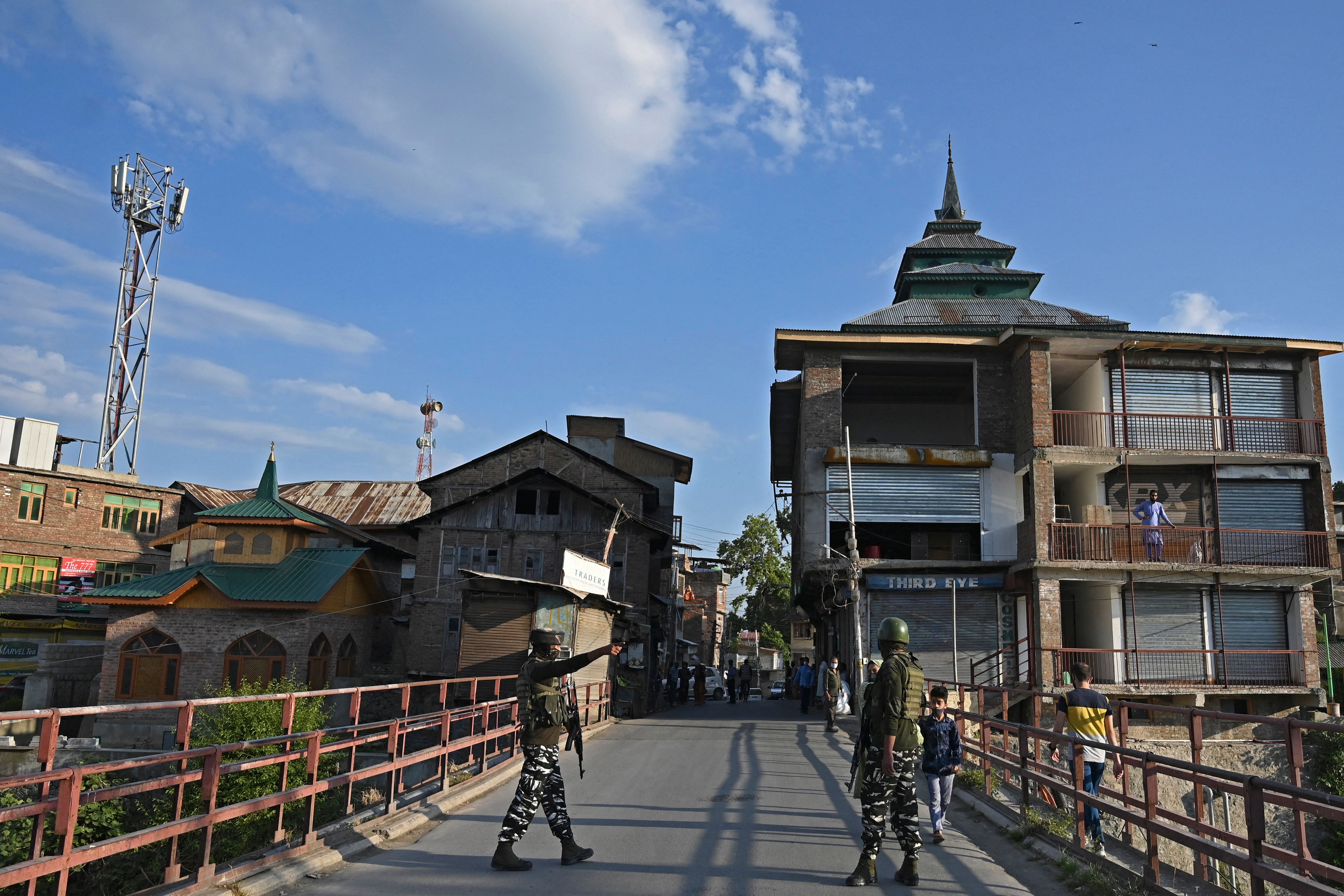 File image: Indian paramilitary troopers on a bridge in Srinagar