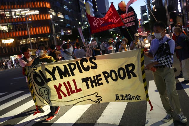 <p>People protest against IOC president Thomas Bach's visit to Hiroshima, in Tokyo</p>