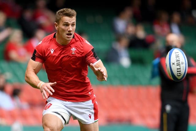 <p>Jonathan Davies in action for Wales </p>