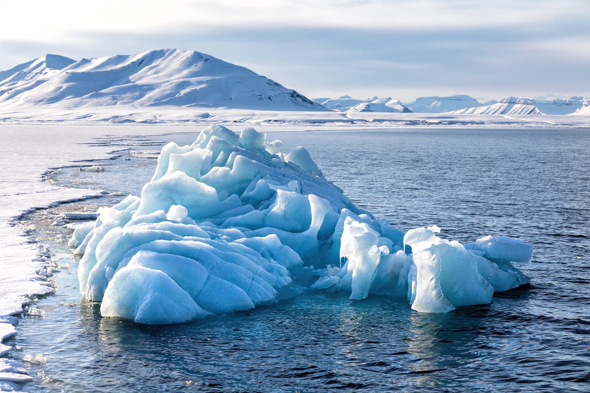 Incredible photos show Arctic from same spot a hundred years apart Incredible photos show Arctic from same spot a hundred years apart