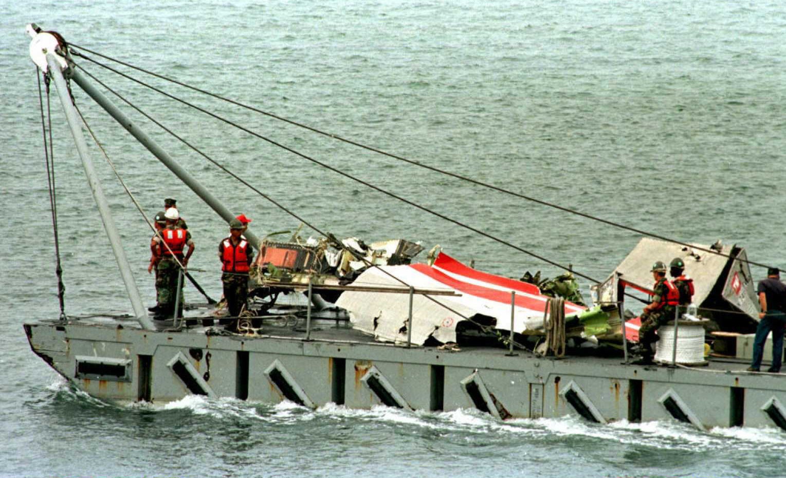 Wreckage from TWA’s flight 800 is brought to the Shinnecock, New York, Coast Guard Station after being recovered from the ocean floor on 29 July 1996